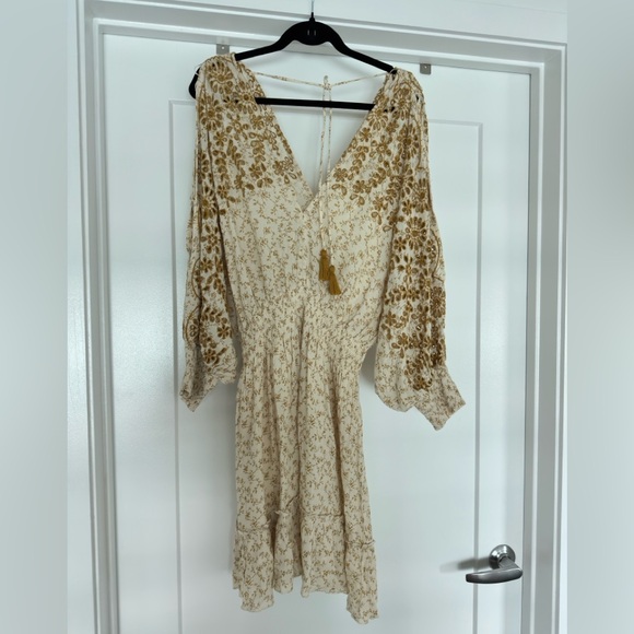 lovestitch Dresses & Skirts - Lovestitch Cream and Gold Floral Long Sleeve Dress